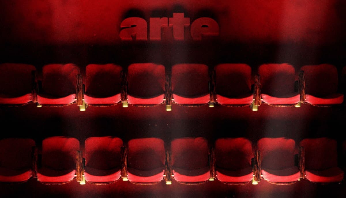 row of red cinema seats with Arte TV logo